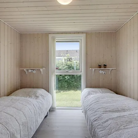 Semesterbostad Finn - 100m From The Sea By Interhome