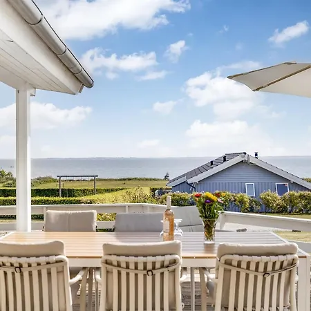 Semesterbostad Finn - 100m From The Sea By Interhome Mommark
